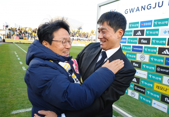 (좌) 강기정 광주광역시장 (우) 이정효 광주FC 감독
