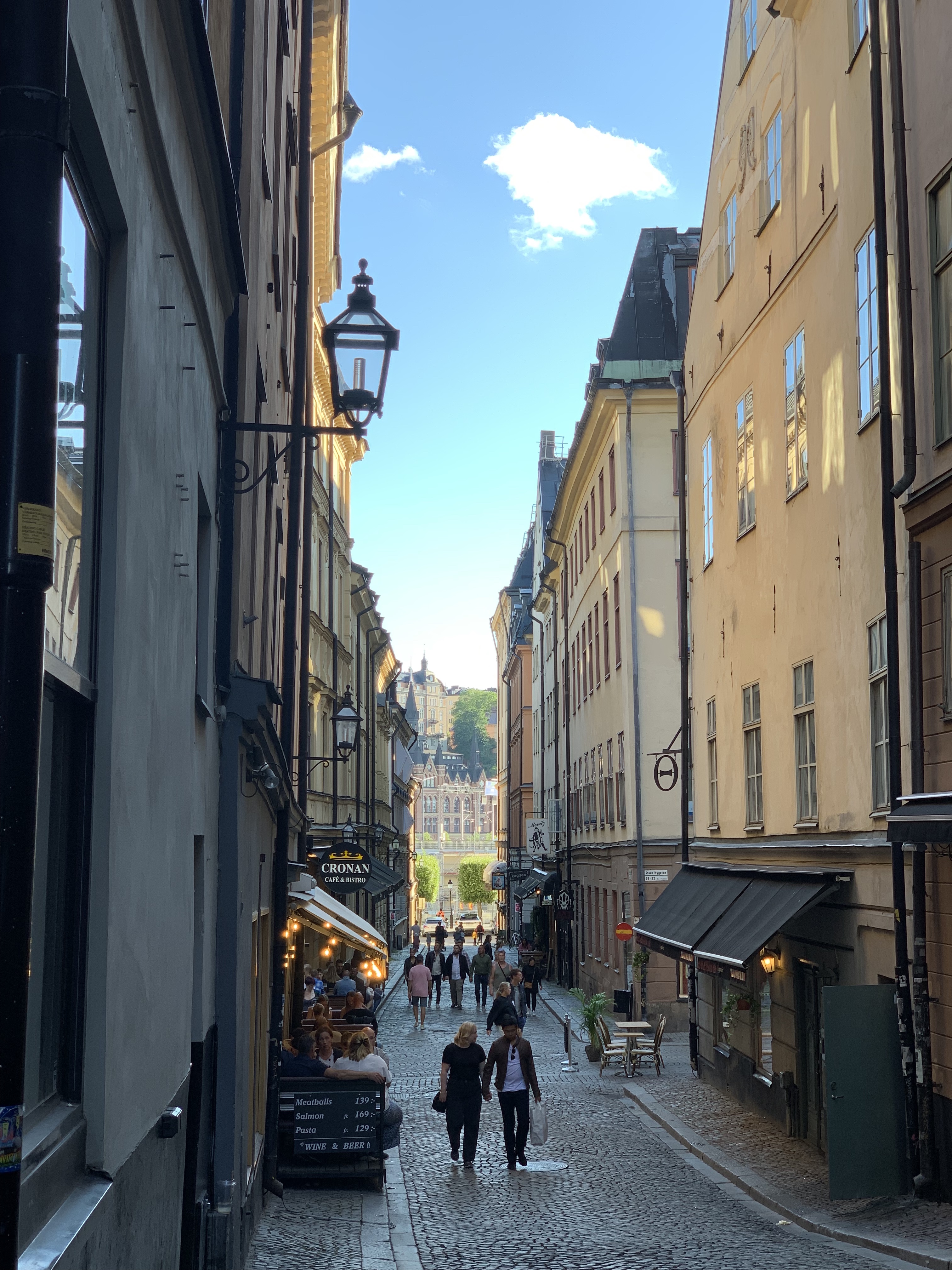 스톡홀름의 유명한 관광 구역 중 하나인 감라스탄. 사람 많던데요..?