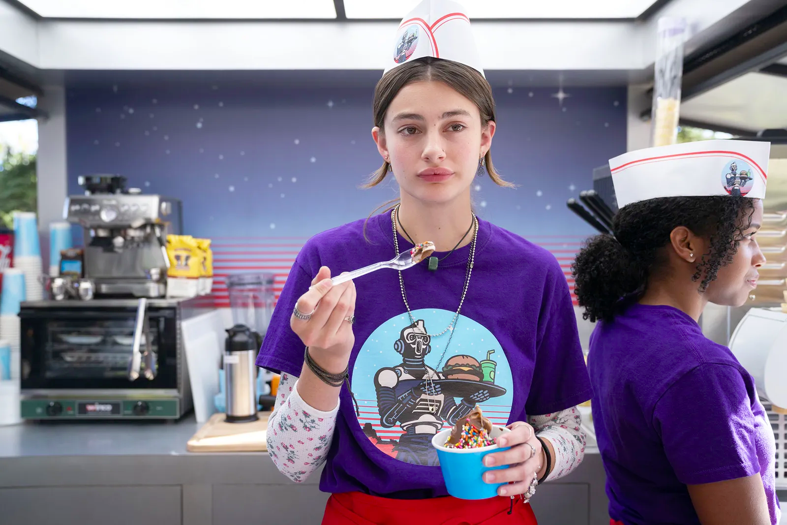 <스페이스 포스>에서는 시니컬하고 말실수하고 사소한 사고를 많이 치고 외롭고 세상 물정에 약한 편