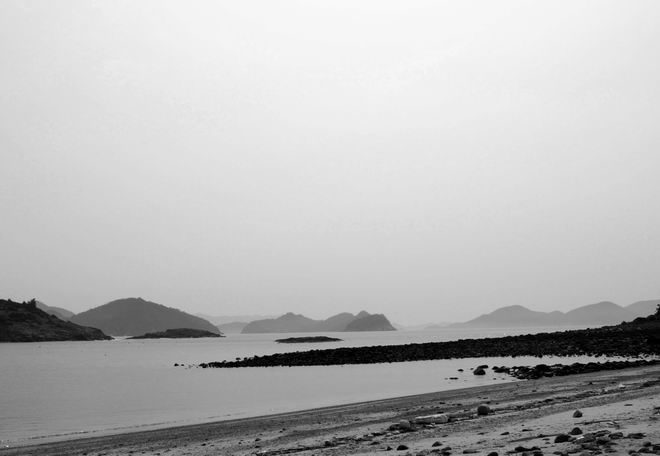 사람들 사이에 섬이 있다_마냥 행복하지만은 않은 이야기_영원의 썸네일 이미지