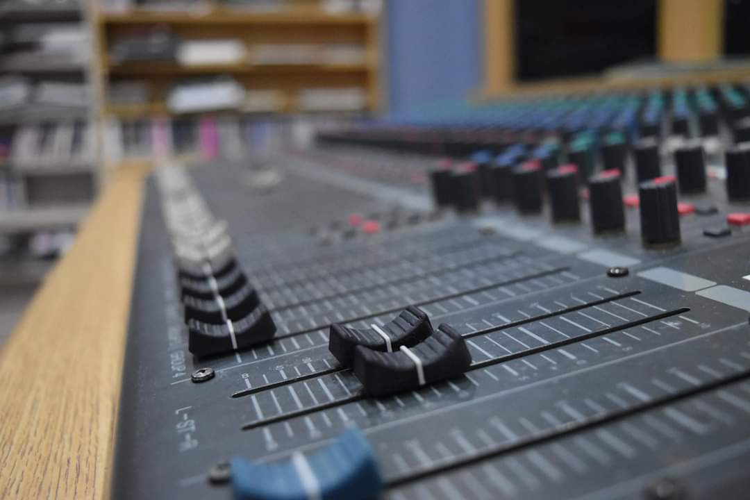 방송국 송출 기계