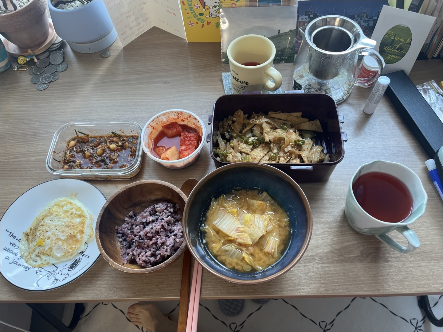 동생이 만들어준 배추된장국과 반찬들.