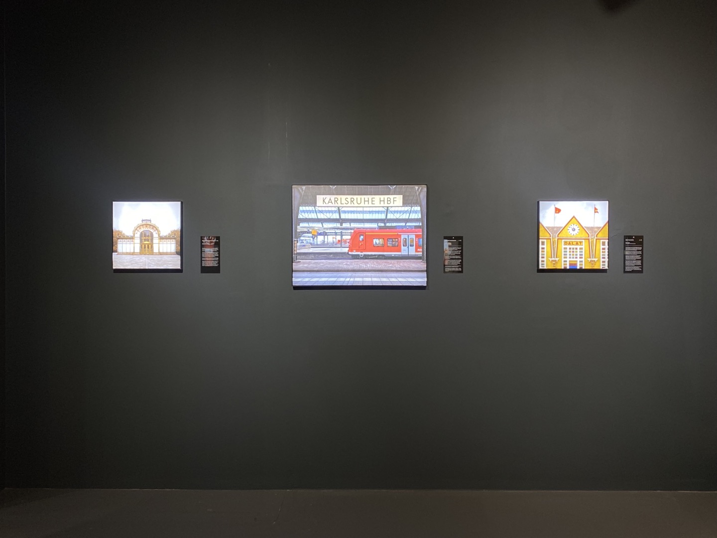 테마별로 색감을 달리하여 계획된 전시공간