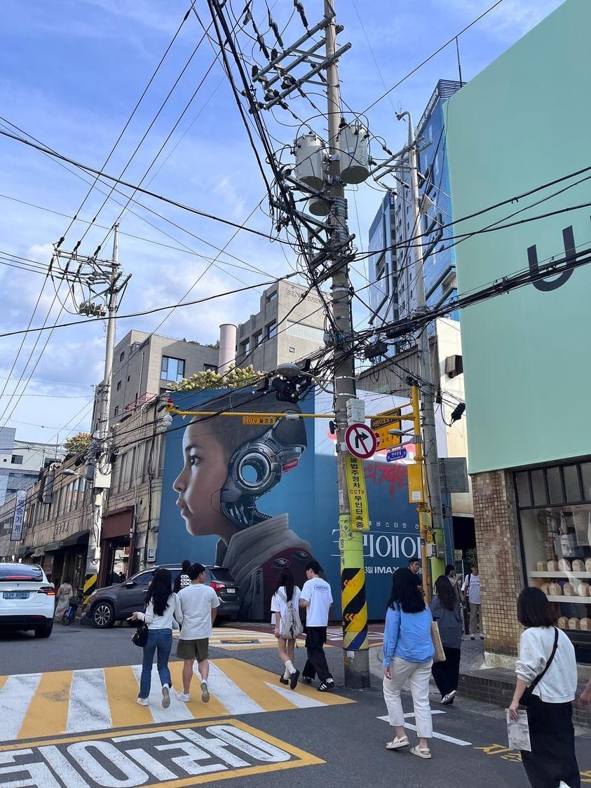 어느 평화로운 주말, 성수동 거리를 누비는 에밀리의 시선👣 