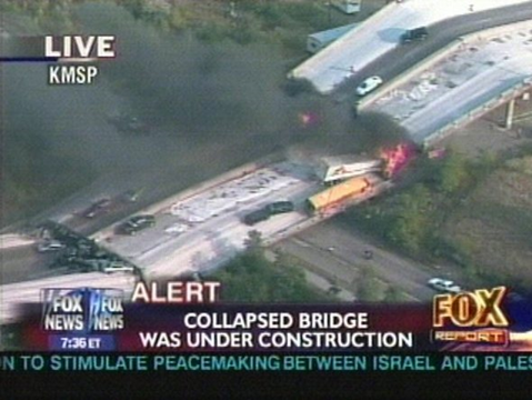 2007년 일어난 미시시피강 교량 붕괴 사고. 철거 후 재시공이 필요할 정도의 안전 상태였던 것으로 알려져 있다. 이 사고로 최소 6명의 사망자가 발생했다.