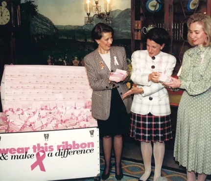 에스티 로더는 매거진 Self와 150만개의 핑크리본을 만들어 매장에서 배포했어요.