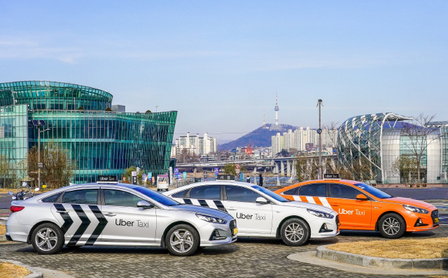 지난 1월 20일부터 베타 서비스를 시작한 우버 택시 차량들  [사진: 우버코리아]