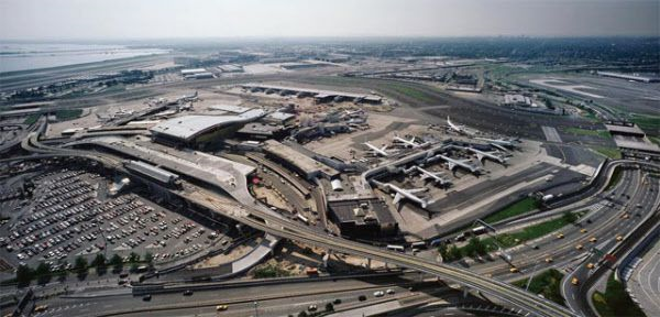 존 F. 케네디(JFK) 국제공항. 뉴욕 맨해튼 동쪽 24km 지점에 위치한, 미국 최대의 국제 관문이다.