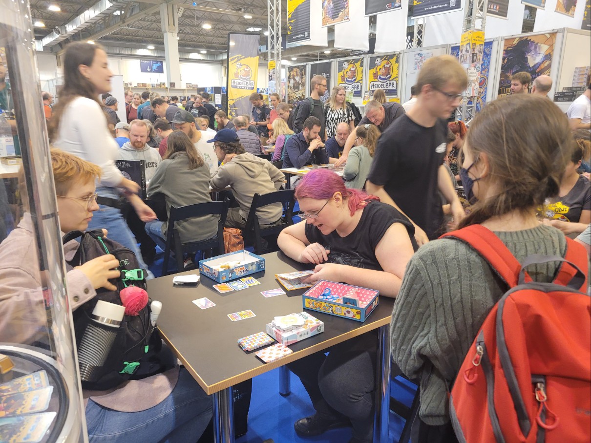 Fish and Katz. 부산 자갈치시장의 길고양이들을 테마로 한 게임이다. 