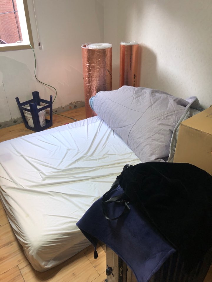 곰팡이가 자꾸 피어... 결로 공사를 다시! (전화 많이 했다..)