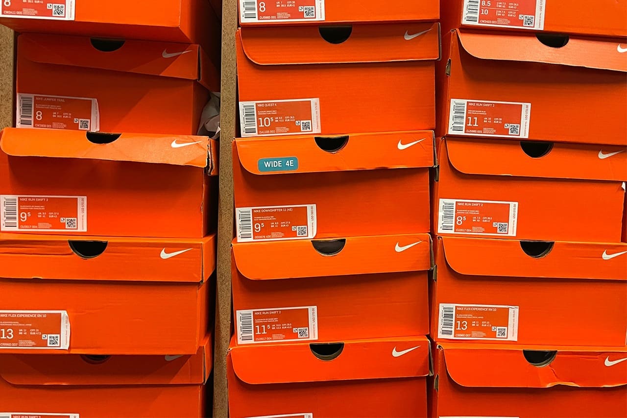 DHL 직원이 나이키 제품 7천만 원치를 훔쳐 체포