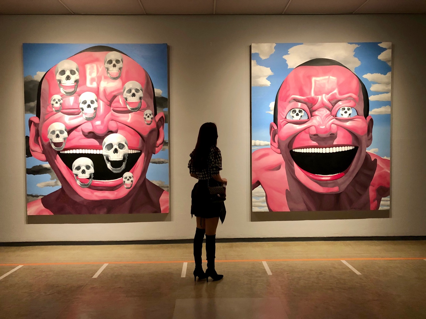 ▲중국 현대미술의 4대 천왕이라 불리는 유에민쥔의 첫 한국 개인전은 다가오는 5월 9일 일요일이 폐막이오니 관심 있는 분은 이 번 기회를 놓치지 마세요.&nbsp;