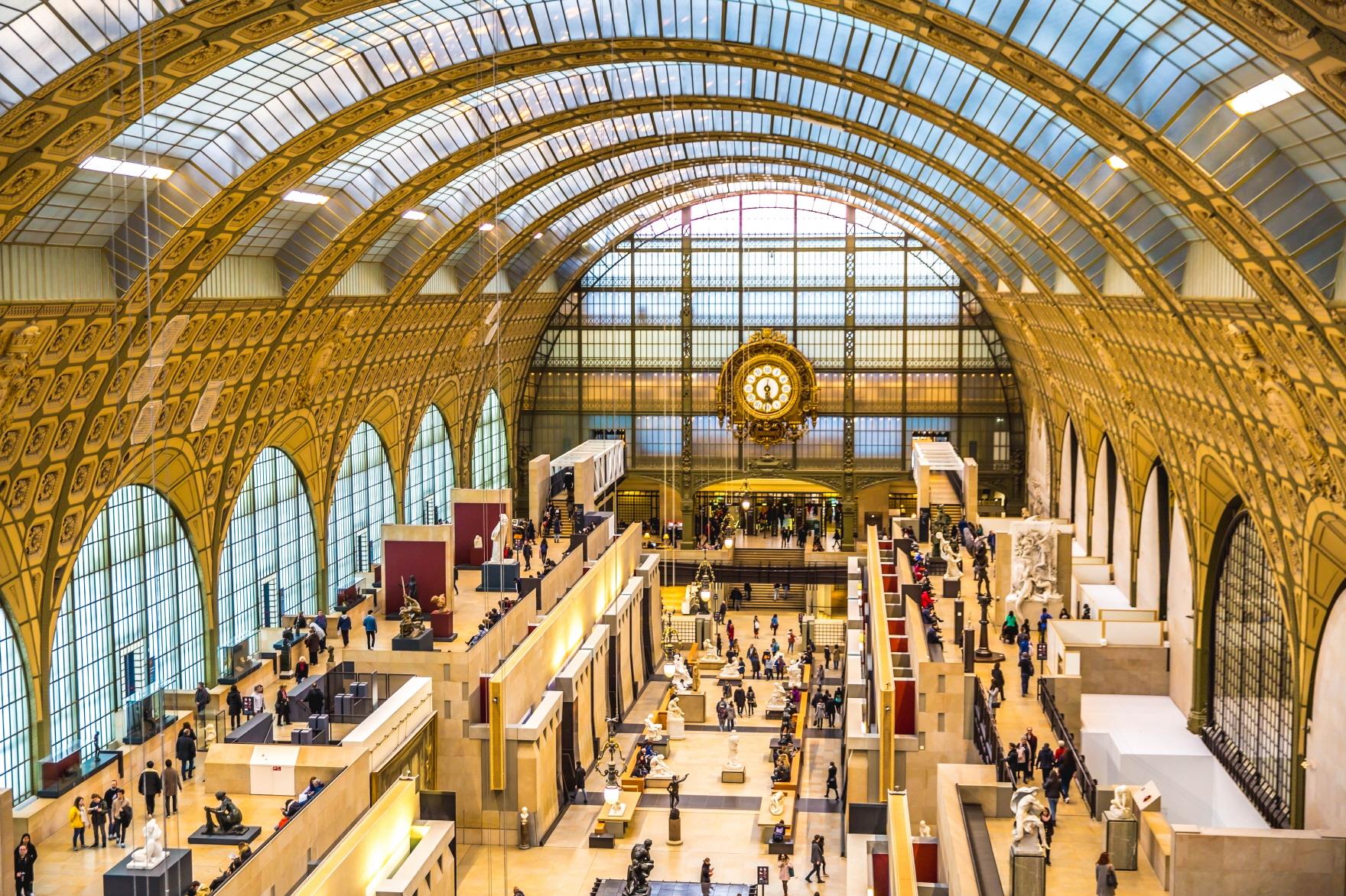 옛 기차역을 미술관으로 만든 프랑스 파리의 오르세 미술관 내부 모습