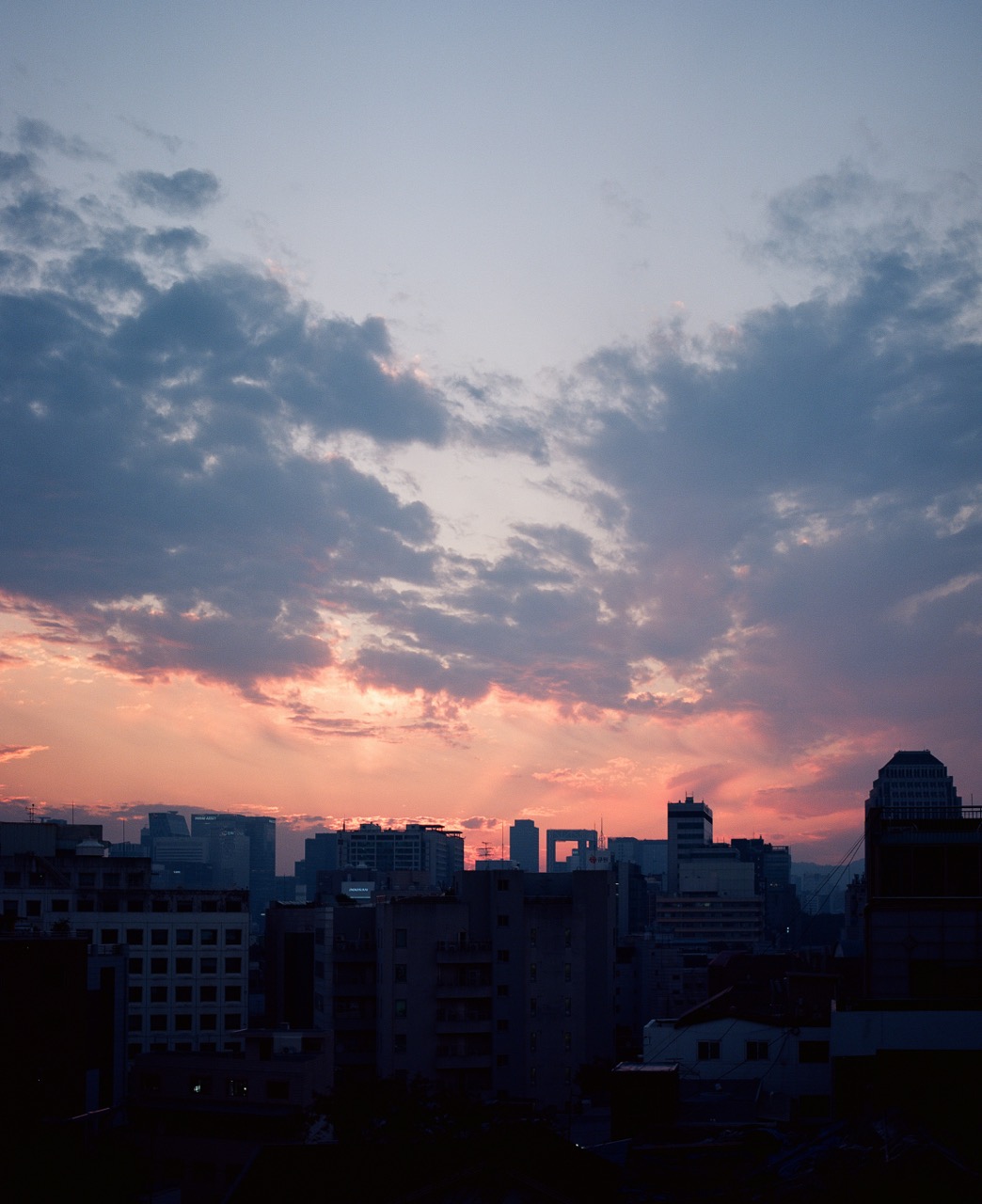 낙산공원에 올라서서 노을을 찍었습니다.
