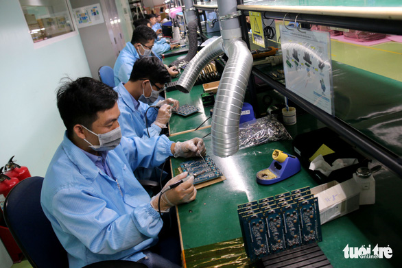 10월19일 아침뉴스: 밀수 사건의 7조6660억동 국고 몰수. 호치민시, 많은 도로 교통조정의 썸네일 이미지