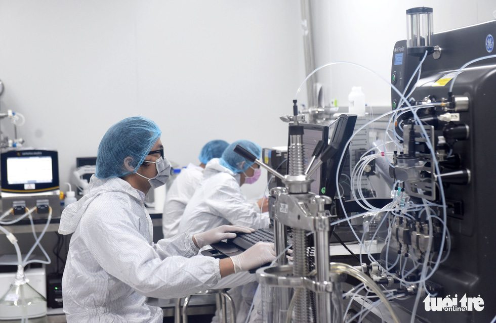 10월26일 아침뉴스: '모터쇼' 개막. 베트남의 납중독 경고 중의 썸네일 이미지