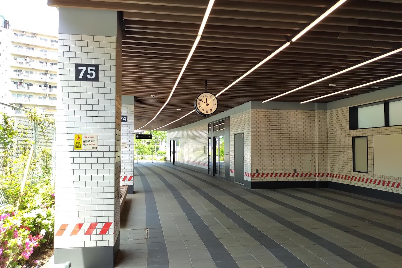 참고로 '히카리에'가 문을 연 건 2013년이지만, 지하철 노선 대이동이 이뤄지며 4층 공사가 갓 끝났다 하는데요. 그렇게 긴자역 상공에 만들어진 산책로를 걸어, 도겐자카(道玄坂)까지 이동할 수 있어요.