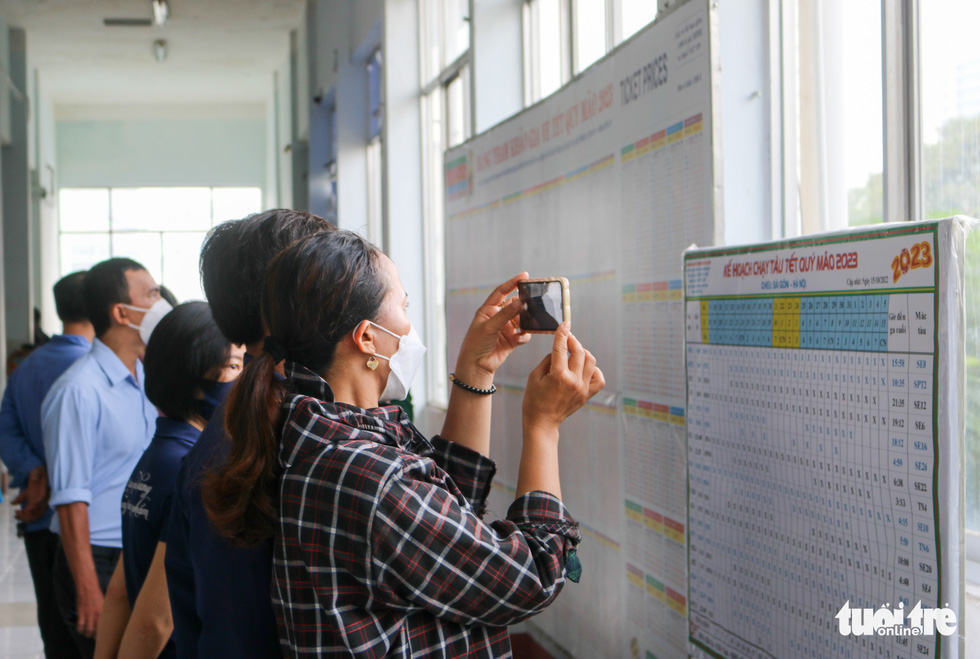 11월24일 아침뉴스: 호치민시, 사이공 강둑 주변 불법 쓰레기 투기 적발회의의 썸네일 이미지