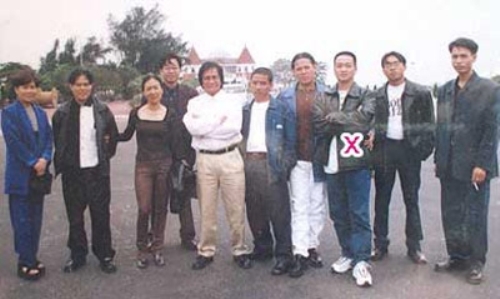 왼쪽 두 번째가 중, 왼쪽 다섯 번째 하얀 옷이 깜