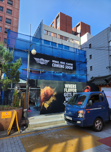 <신논현역 6번출구 한석빌딩 이면부 위치>