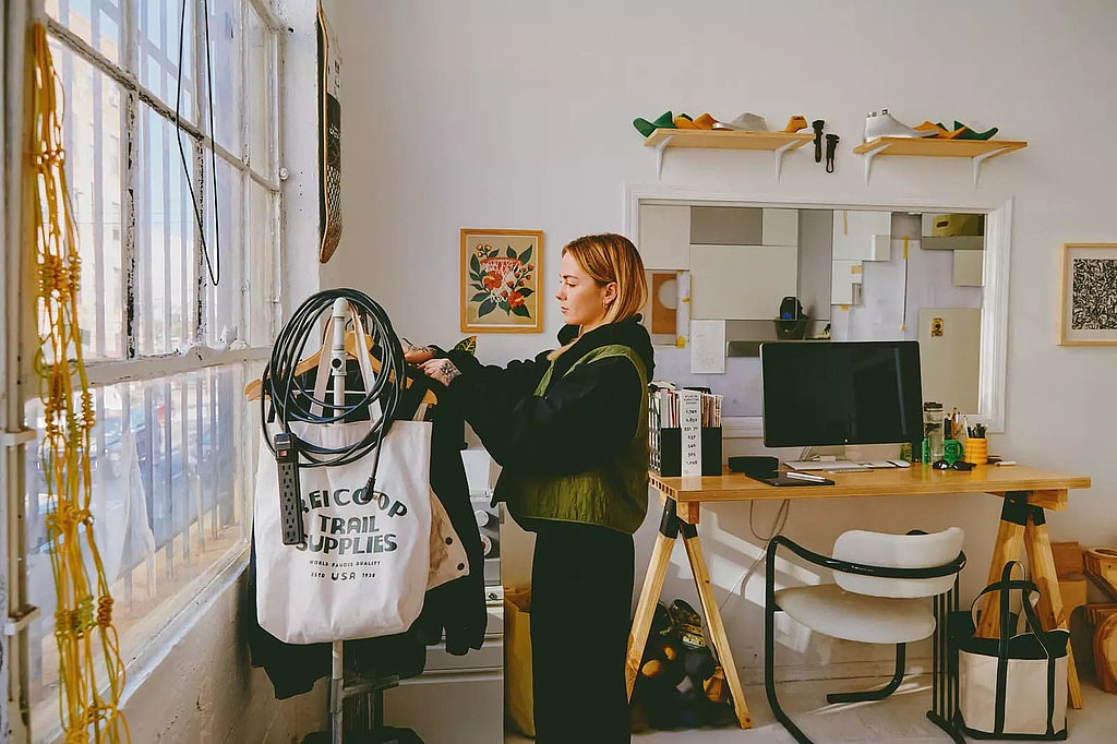 👟 [슈톡/ShoeTalk #98] 디자이너 Julie Valuskova 인터뷰, 크림 오프라인에 대한 시선, 칸예-킴 카다시안 이혼 합의, 호날두 노골, 조던 시카고, 신발 생산량의 썸네일 이미지