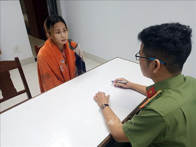 위조지폐 제조 용의자 응우옌 티 껌 주옌(Nguyễn Thị Cẩm Duyên)