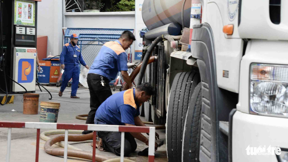 12월21일 아침뉴스: 2023년 유류 톤 당 2700만여 m3공급관리 기업 지정의 썸네일 이미지