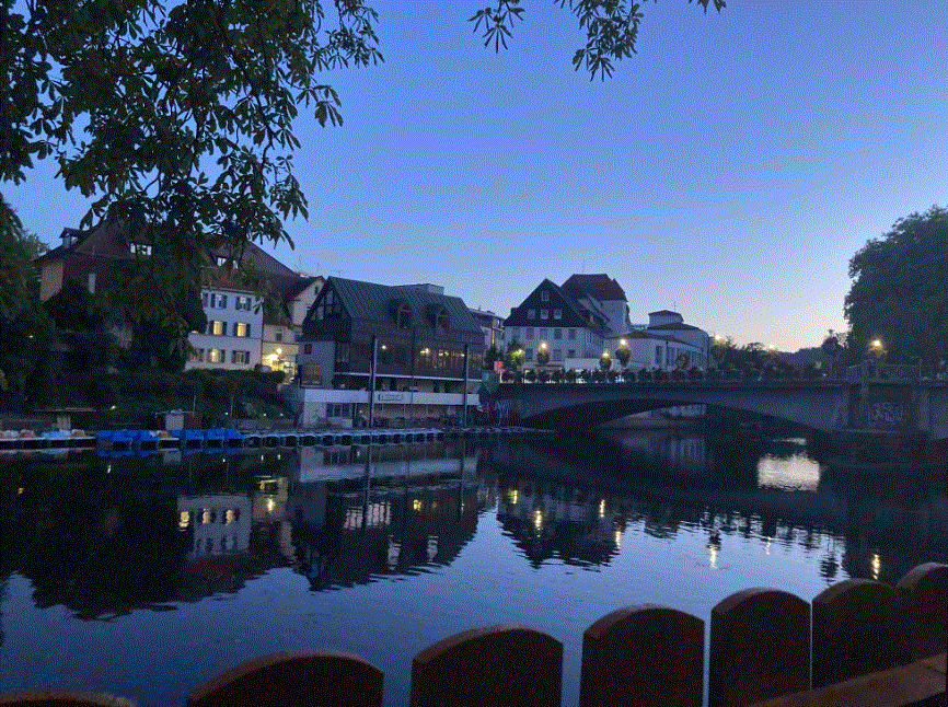 Neckarbrücke 주변 Biergarten에서의 밤