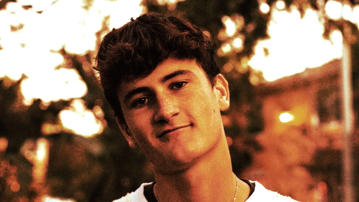 싱어송라이터 아덴 존스