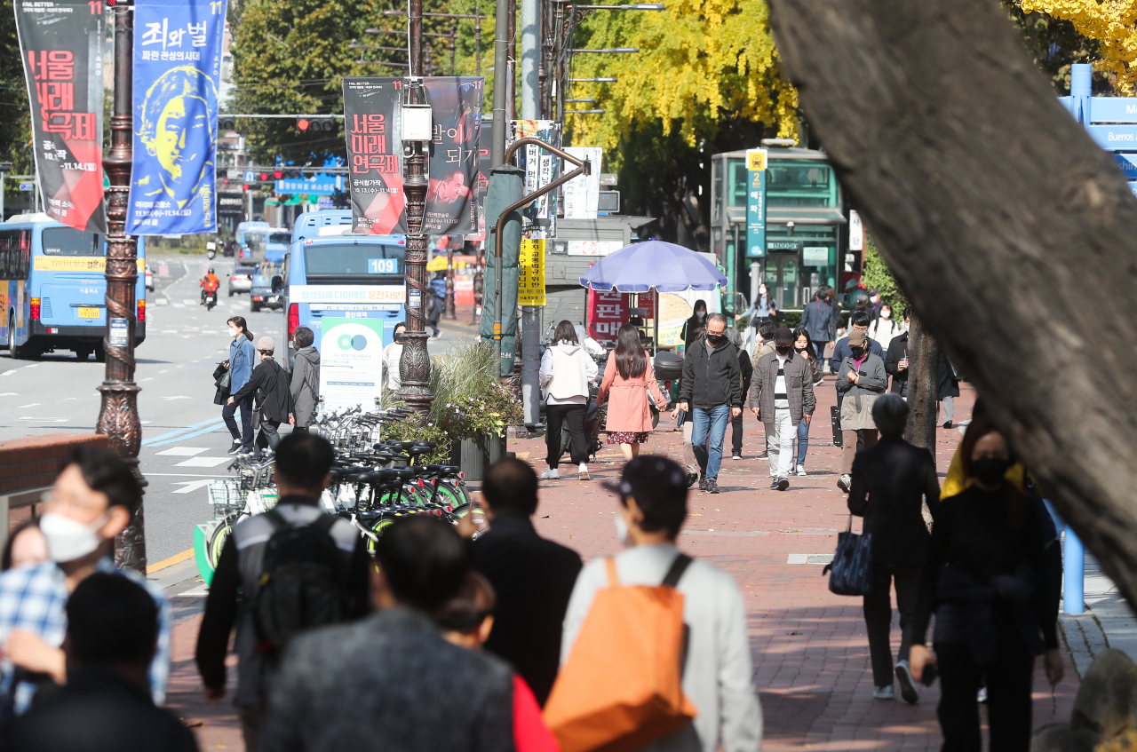올해 4~5월 주말부터 차량 통행 금지가 검토되고 있는 서울 종로구 혜화역 근처 대학로 모습. [연합]
