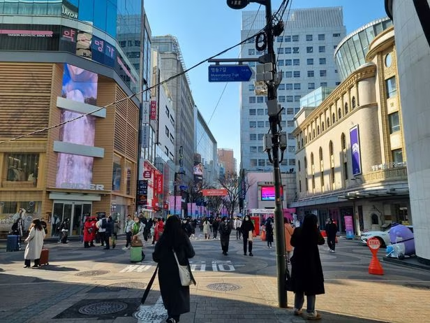 8일 오후 명동 거리