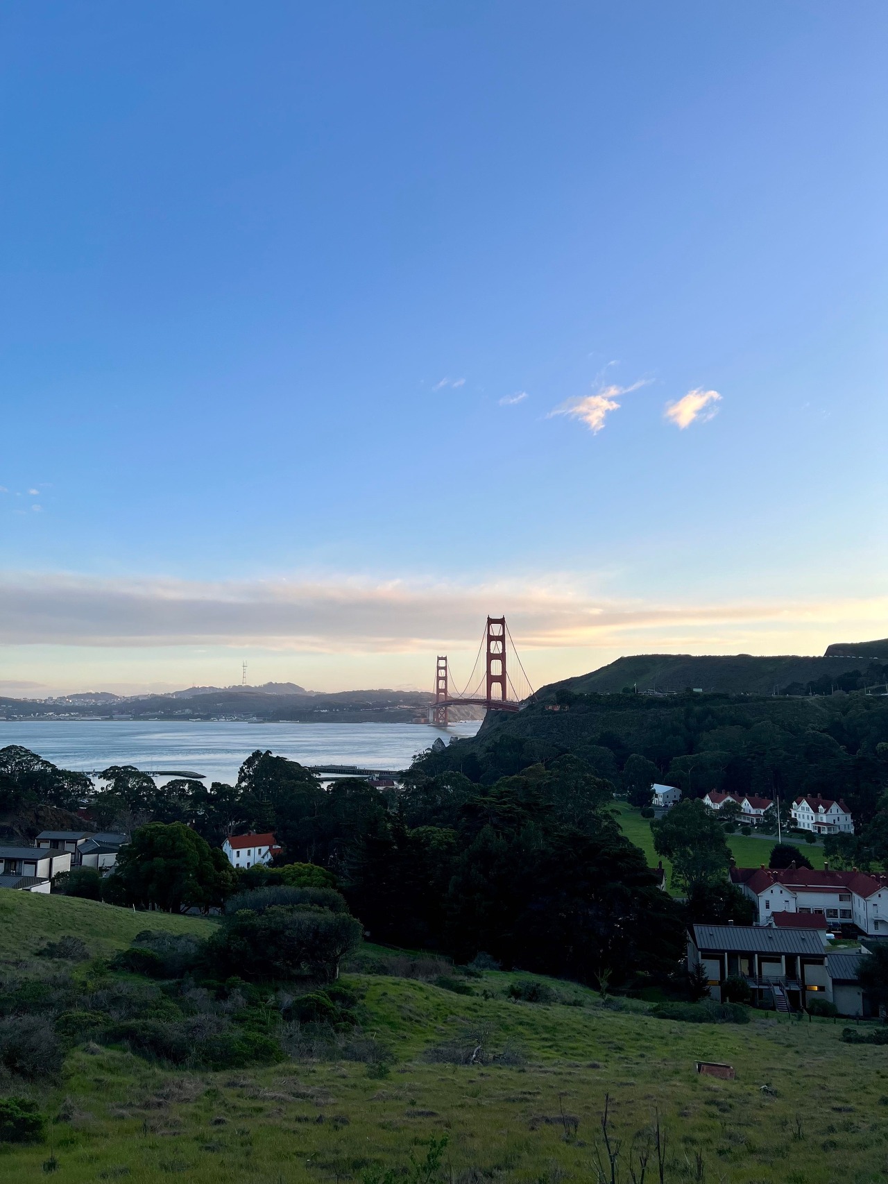 Cavallo Point Lodge의 하이킹 코스에서 바라본 골든게이트 브리지