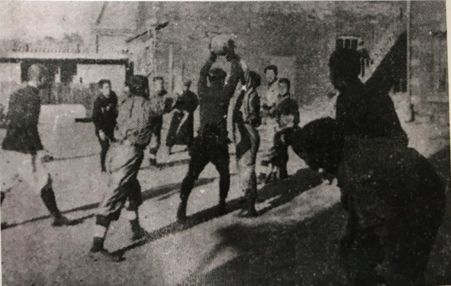 1911년 서울YMCA(당시 이름 황성기독교청년회) 뒤뜰에서 열린 우리나라 첫 농구 경기 장면 [출처: 스포츠티비뉴스]