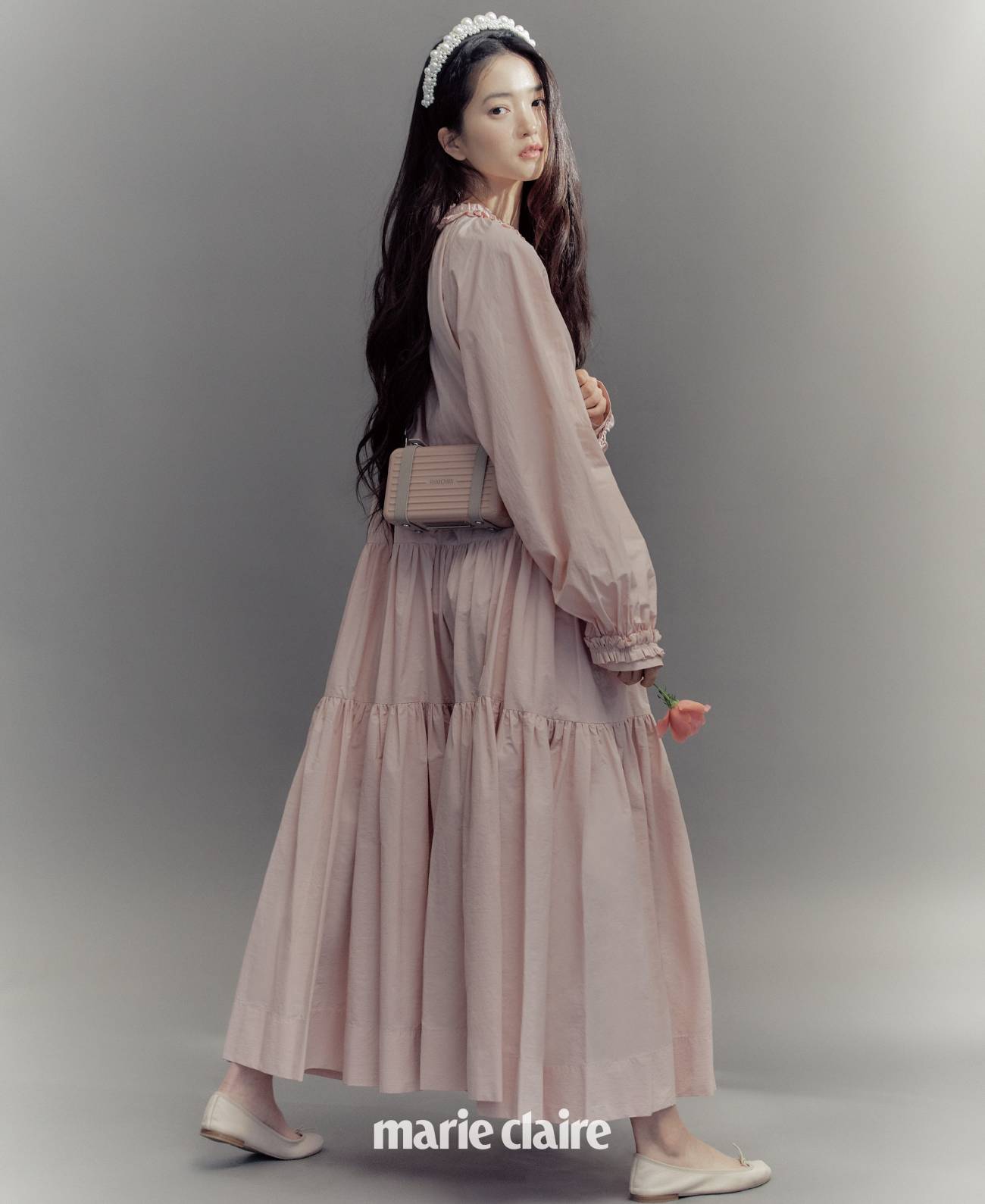 김태리 배우가 민주 킴 드레스를 입고 찍은 화보😳 정말 너무 예쁘죠?
