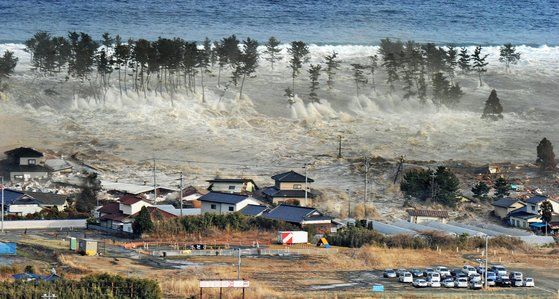 강한 쓰나미를 동반했던 2011년 동일본 대지진 피해