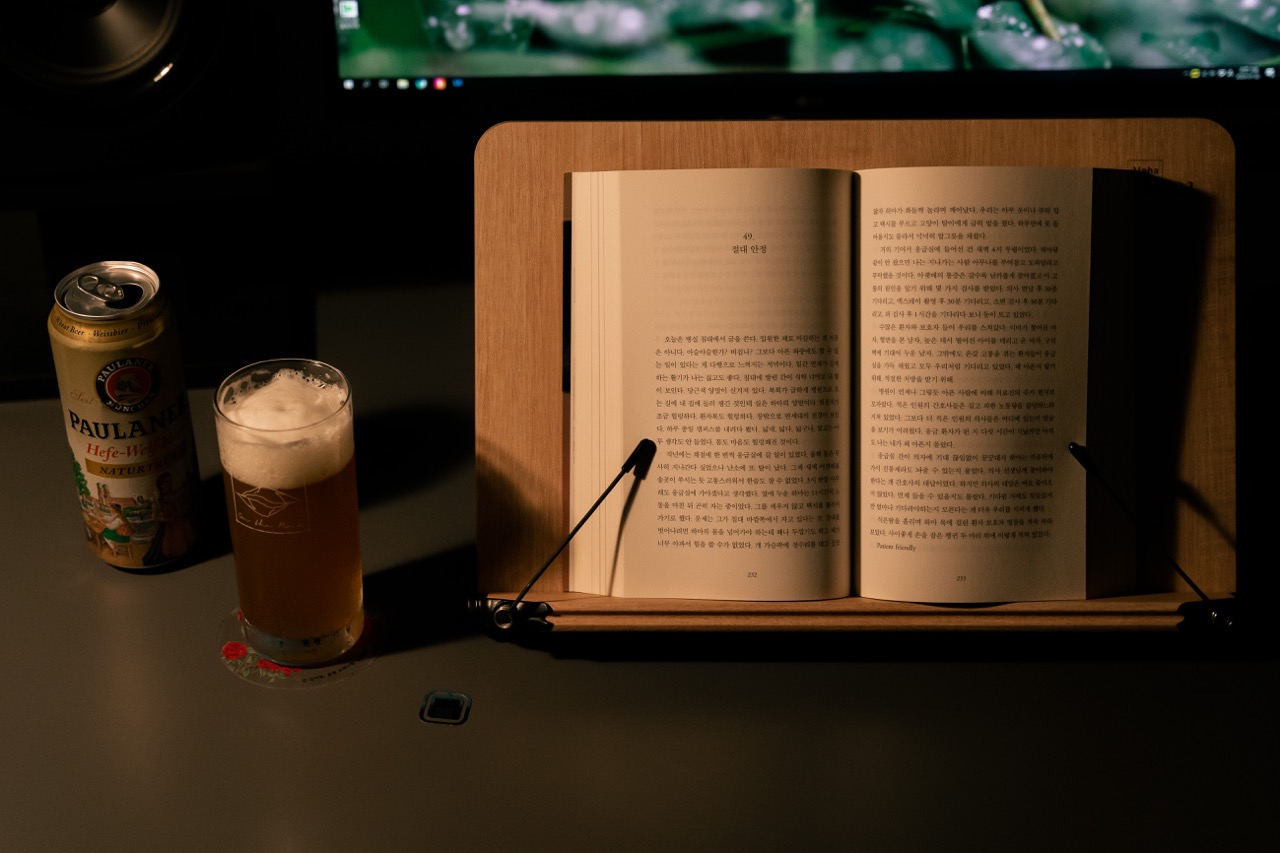 책과 맥주를 좋아하시나요? 저는 종종 책을 읽으며 맥주를 마십니다.