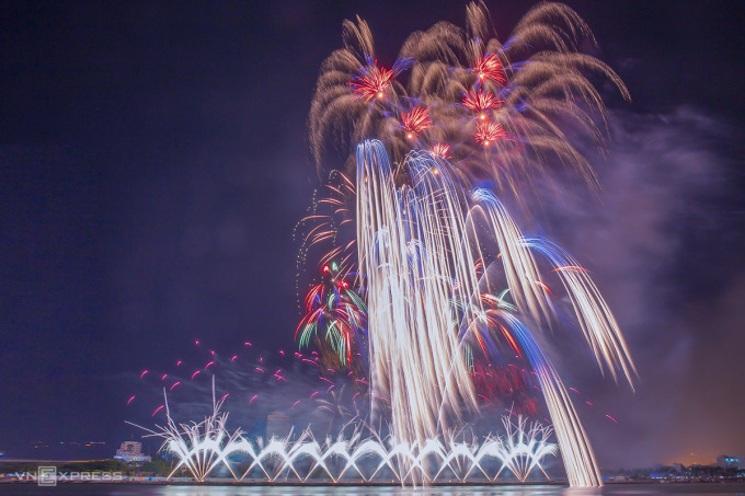 2019년 DIFF 축제에서 우승한 핀란드 팀의 불꽃쇼