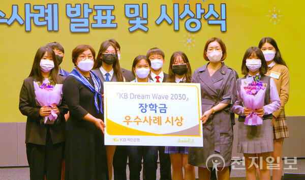 ์ฒจ๋ถ ์ด๋ฏธ์ง