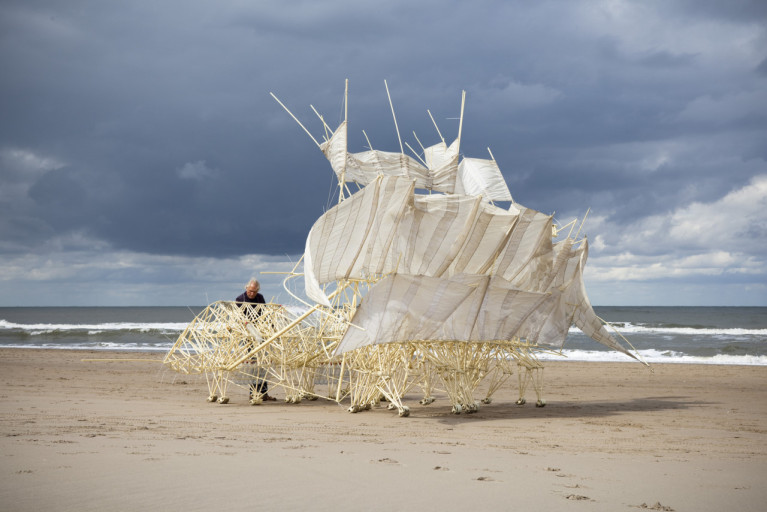 Wind Walkers(윈드 워커스): 테오 얀센의 Strandbeests(해변 동물)