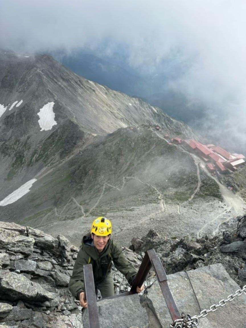 야리가다케 정상에서 하산하는 나의 모습~