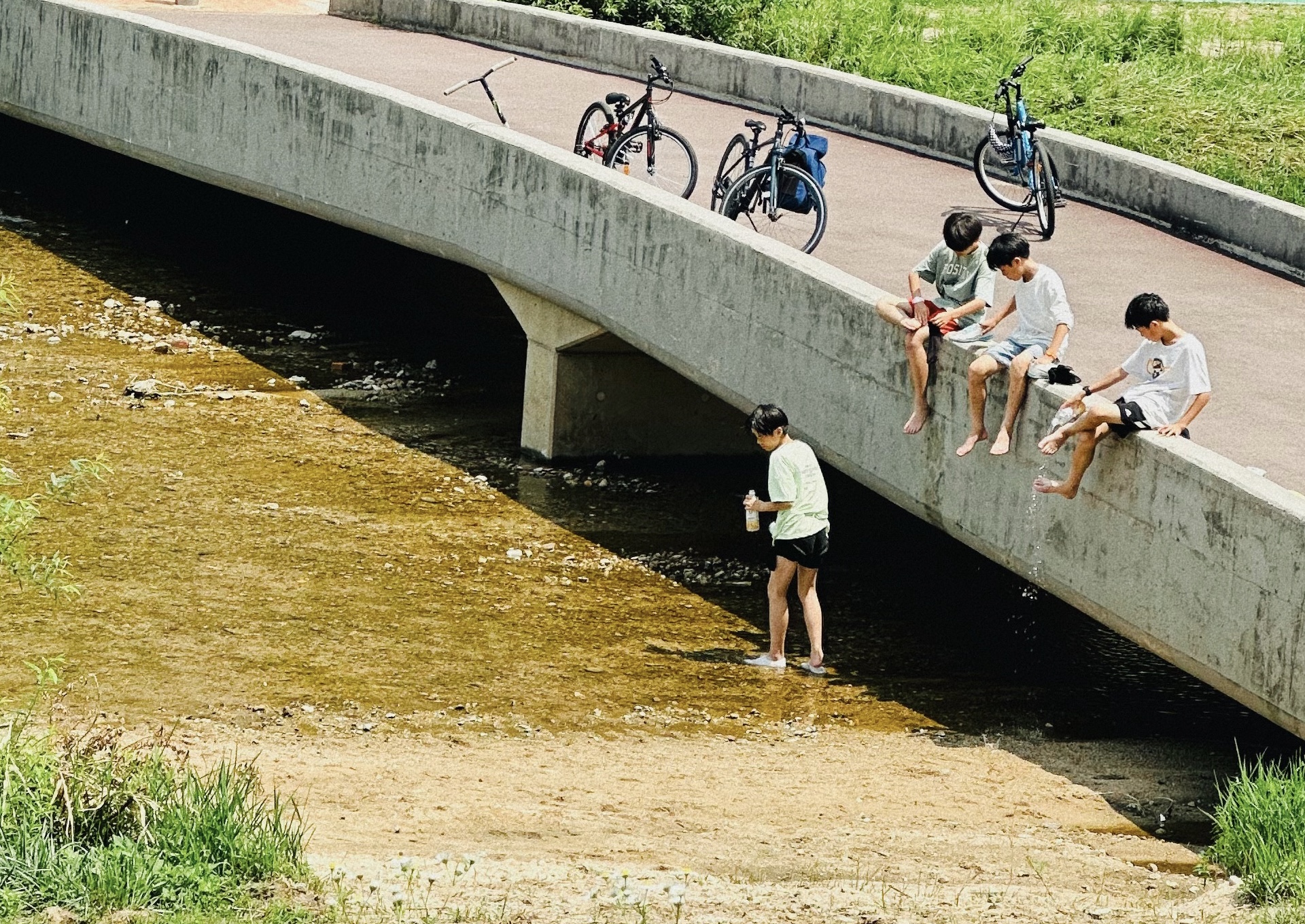 애들 장난 같은 사랑의 썸네일 이미지