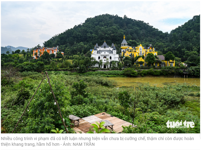 많은 위반 공사가 결론이 났지만, 여전히 아직 강제철거 되지 않았으며 심지어 더 화려하고 완성되었습니다.