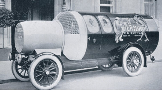 <b><i>Figure.6</i></b> 1920년대 홍보를 위해 운행했던 써모스 보온병 모양의 차량 ⓒthermosmalaysia.com