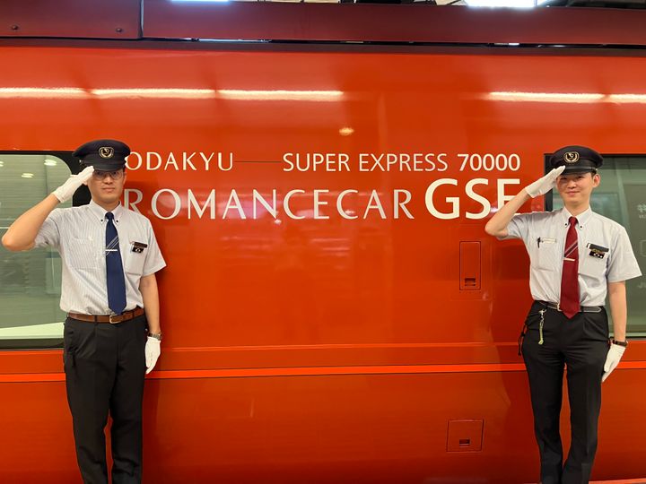 '오다큐' 전철은 로망스카가 아마 가장 유명하죠. 도쿄에서 하코네 갈 때 대부분 데뷔하게 되잖아요.