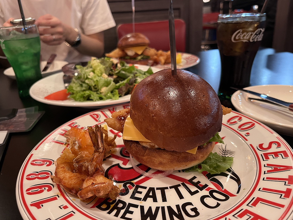 항공사 직원 부부의 0엔 먹방 여행🍔🍜🛫의 썸네일 이미지