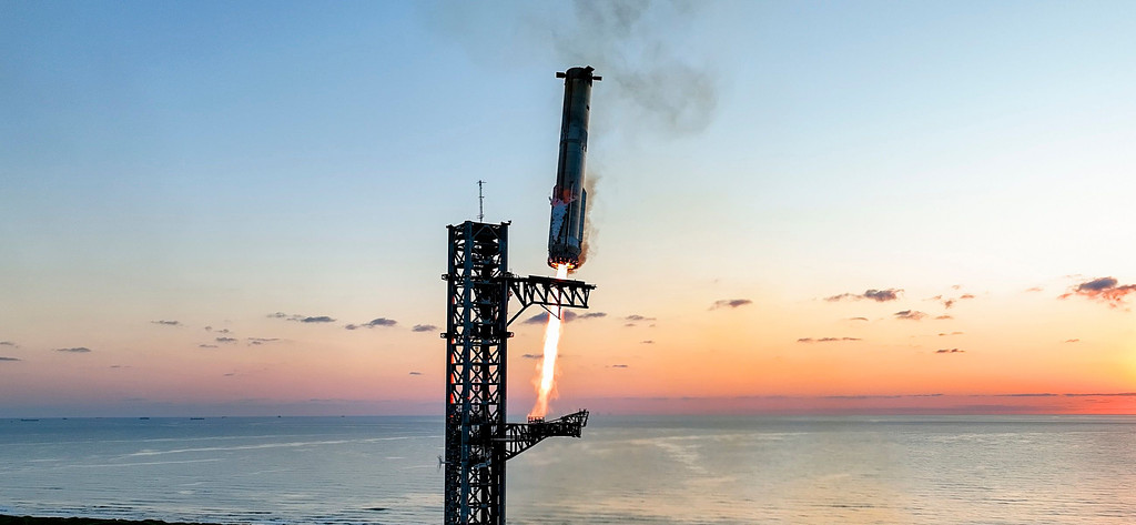 spaceX의 슈퍼헤비 추진체 귀환의 썸네일 이미지