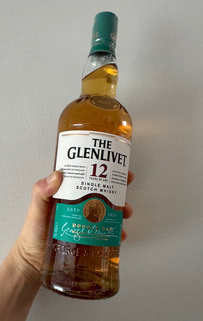 #52. 역사가 있는 왕의 위스키이자 가성비까지 갖춘 싱글몰트 위스키, 글렌리벳(The Glenlivet) 12년 의 썸네일 이미지