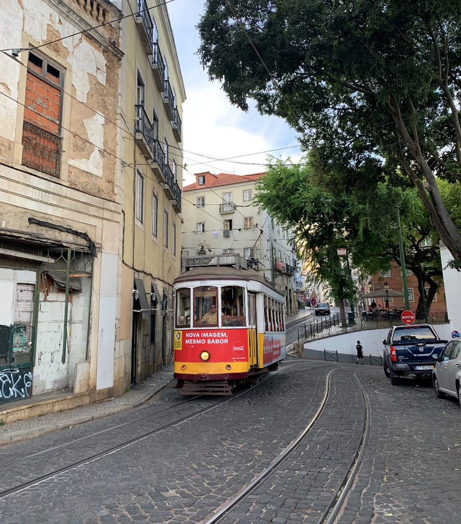 [추천 여행지] 단돈 만 원으로 가장 먼 여행을 떠나는 방법의 썸네일 이미지