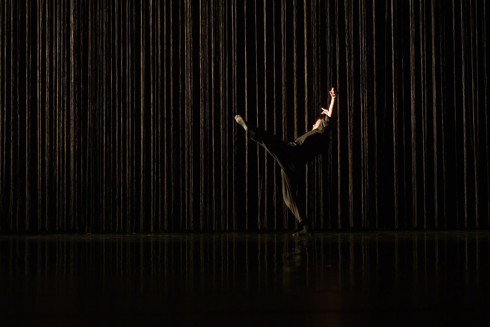 2025 <인잇: 보이지 않는 것> 공연 사진 (c) 황인모