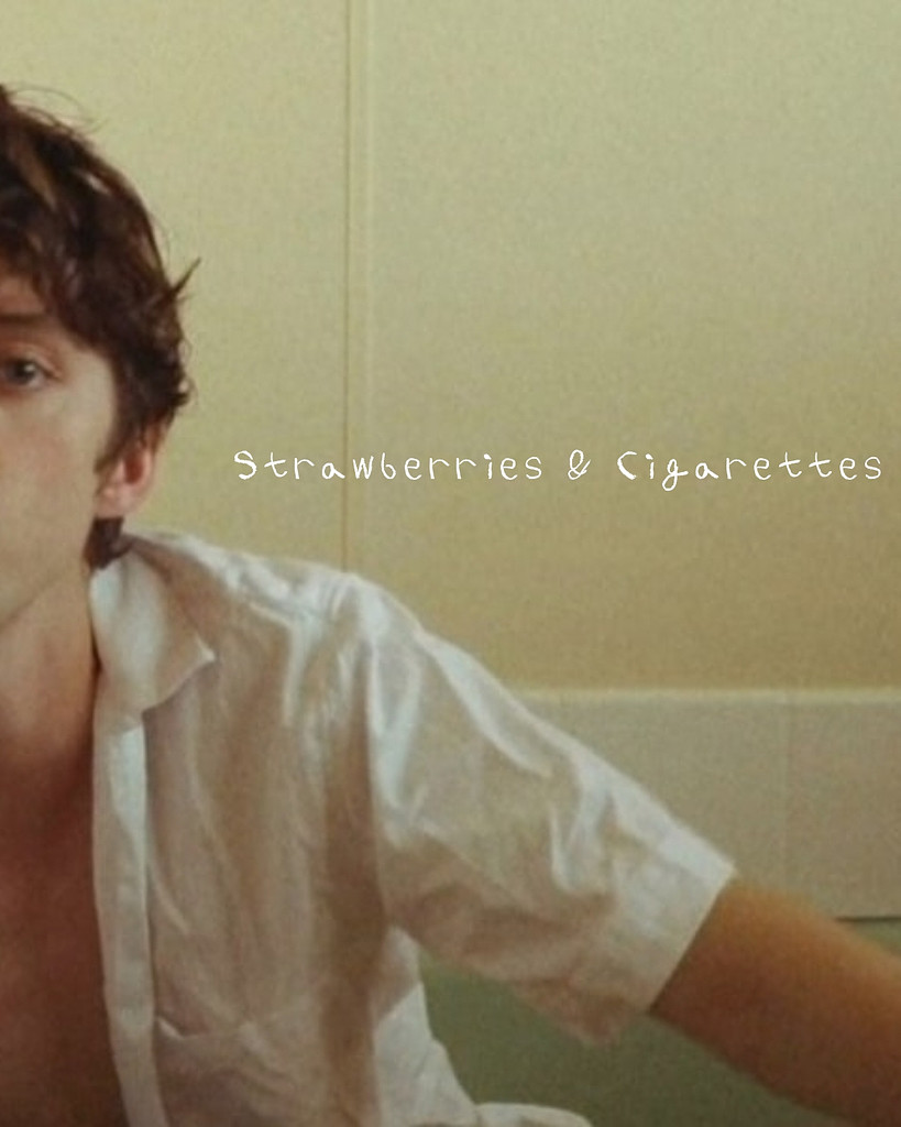 Strawberries & Cigarettes의 썸네일 이미지